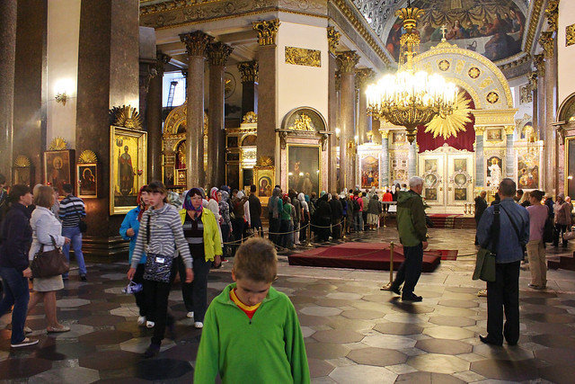line inside kazan cathedral