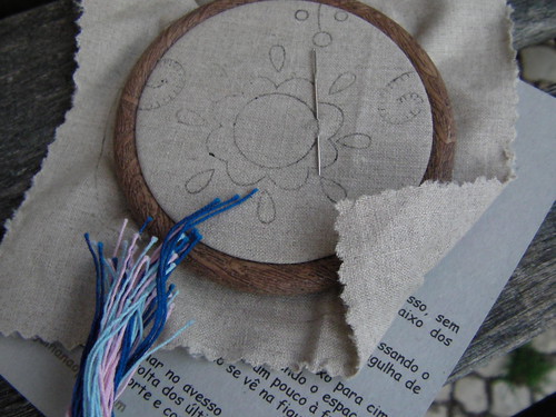 Flexi hoop to make embroidered necklace