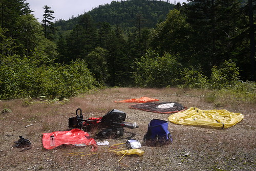 Drying out wet tent etc near the top of Shoboku Pass (勝北峠) west of Lake Okuto (Hokkaido, Japan)
