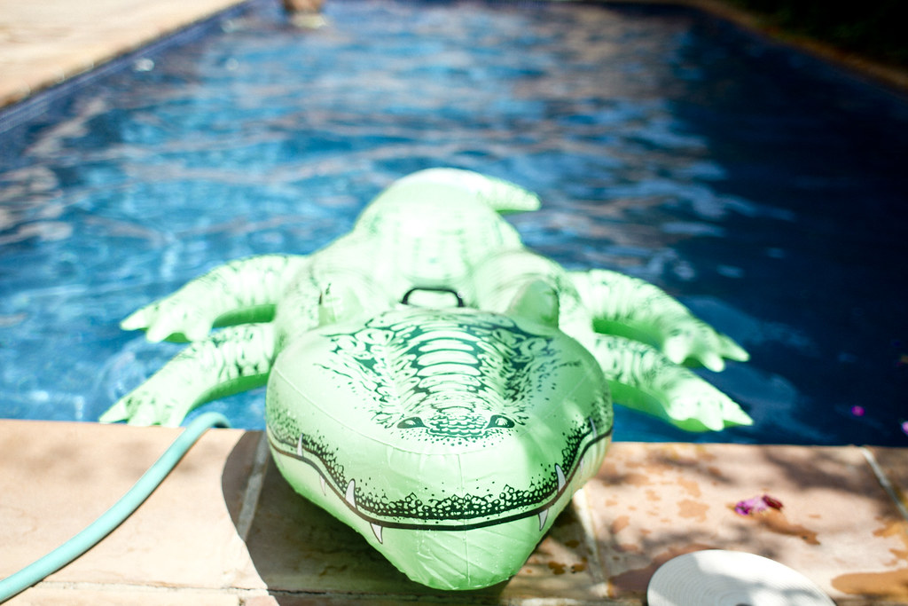floating_pool_toys_alligator_5