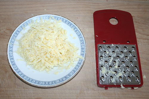 14 - Käse reiben / Grind cheese