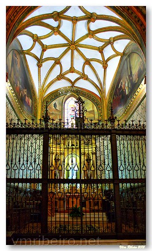 Capela na igreja de Sao Miguel Arcanjo by VRfoto