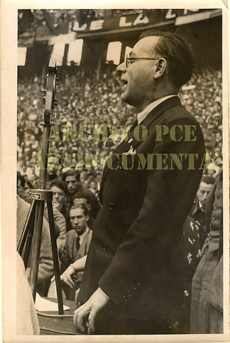 «las fotos perdidas de Agustí Centelles», copia original vintage de época del archivo del Partido Comunista. by Octavi Centelles