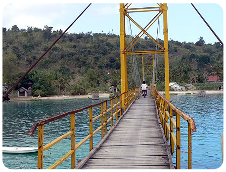 Nusa Ceningan Yellow Bridge