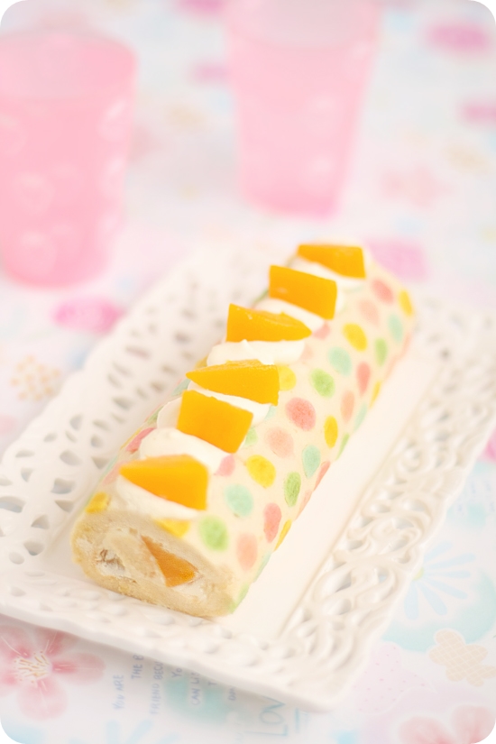 Colorful Polka-dotted Roll Cake カラフル水玉模様のロールケーキ