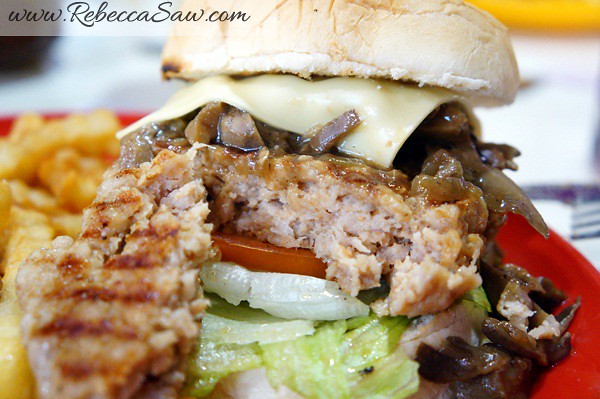 peter's kitchen pork burger - asia cafe puchong-007