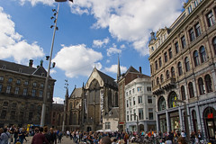 Palais Royal d'Amsterdam, Nieuwe Kerk et batiment autour du Dam Square