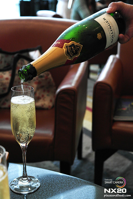 Cosmos Lounge Champagne