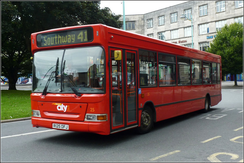 Plymouth Citybus 025 R125OFJ