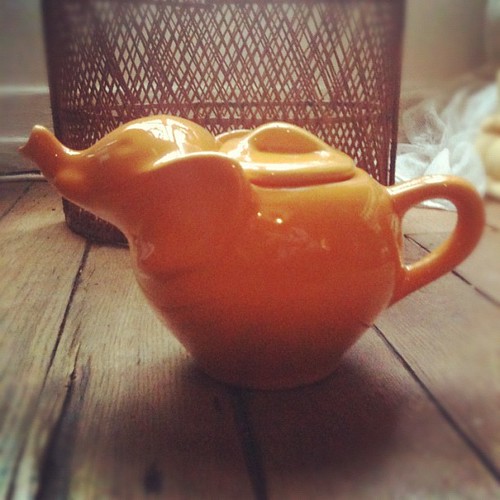 Another wonderful treasure: an elephant teapot yellow by la casa a pois
