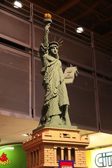 Lego Statue of Liberty @ Toys \"R\" Us