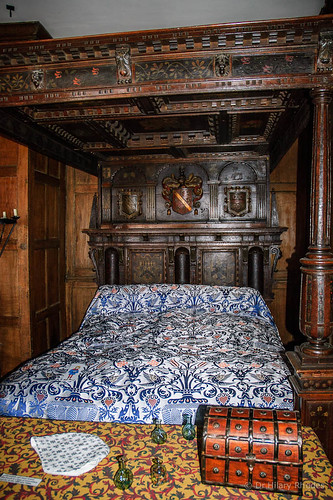 Tudor bed