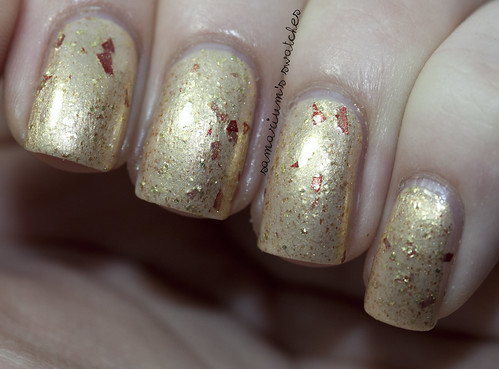 Fanchromatic Nails A Golden Crown (2)