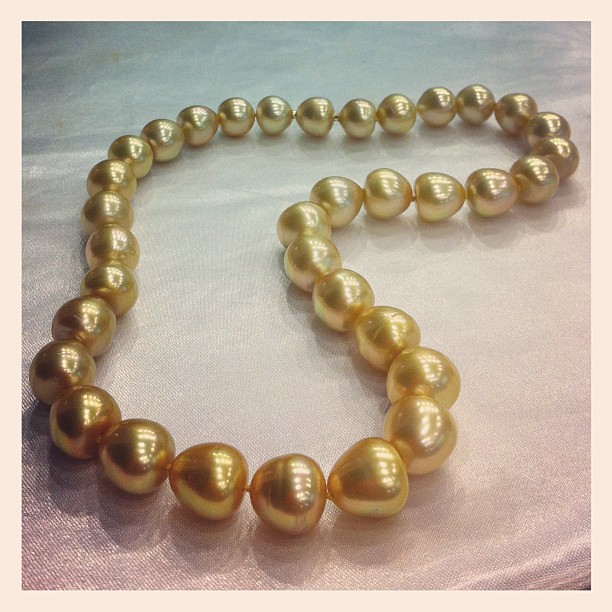 Beautiful golden south sea pearl strand from #Jewelmer. In the UNICEF #auction4action.