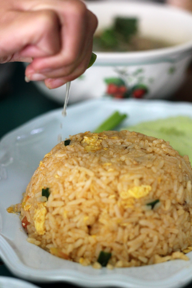 Fried rice with crab (khao pad boo ข้าวผัดปู)