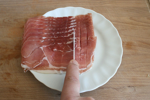11 - Räucherschinken zerteilen / Cut smoked ham