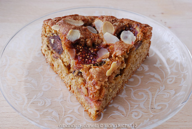 Fig and almond little cake