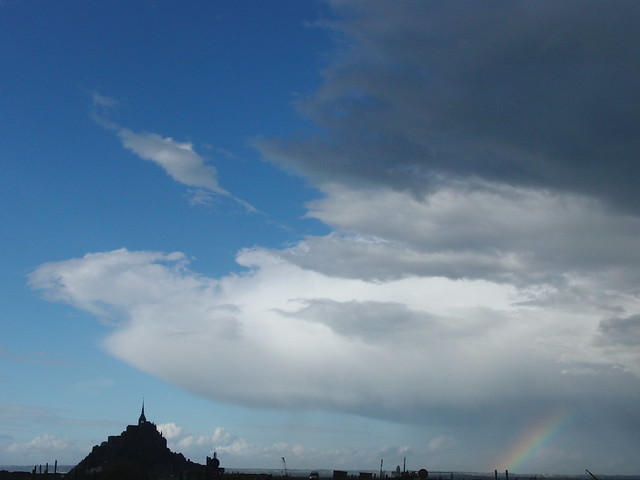 Monte Saint-Michel y arco iris