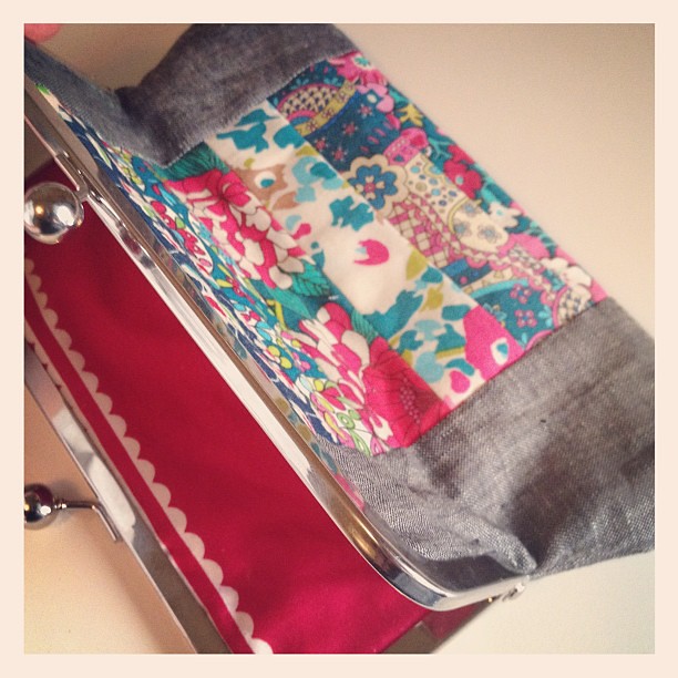 Finished Liberty pouch 1! A little grey linen and @annamariahorner voile to complete it!