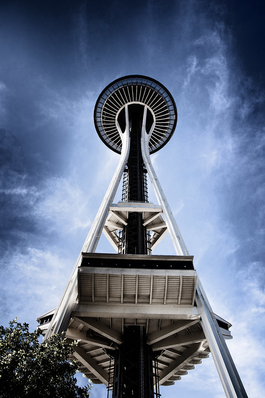Seattle Space Needle [EOS 5DMK2 | EF 24-105L@24mm | 1/640s | f/7.1 | ISO200]