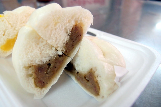 Must Try Bangkok Food: Look inside the Meat Bun