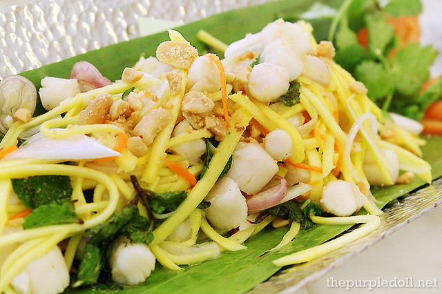 Green Mango Salad with Scallops and Sesame Crackers
