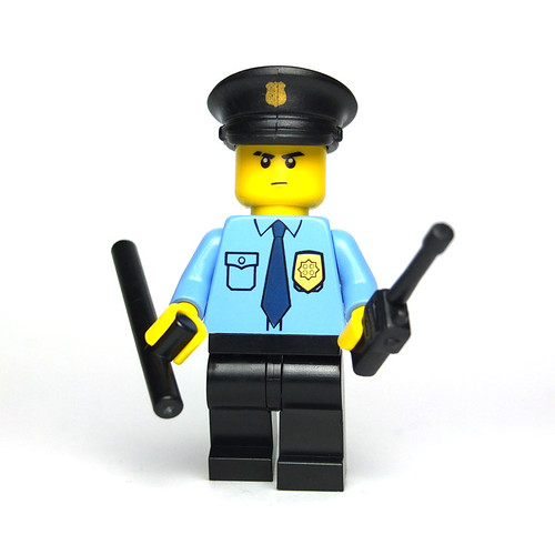 Lego Custom Police Officer by La Petite Brique
