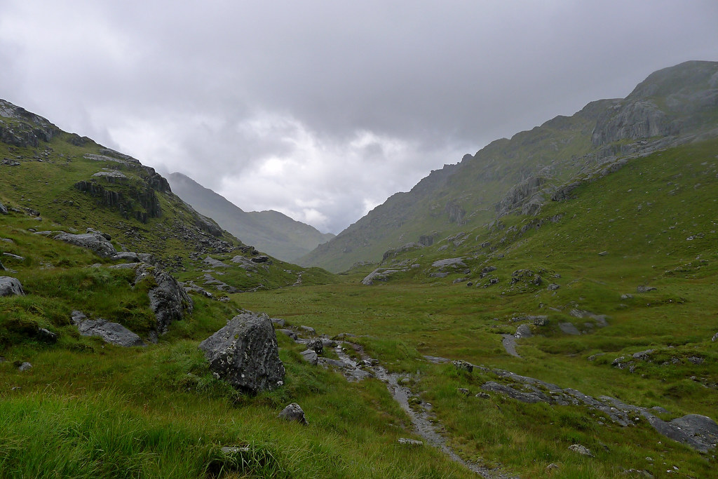 Approaching the head of Glen Dessary