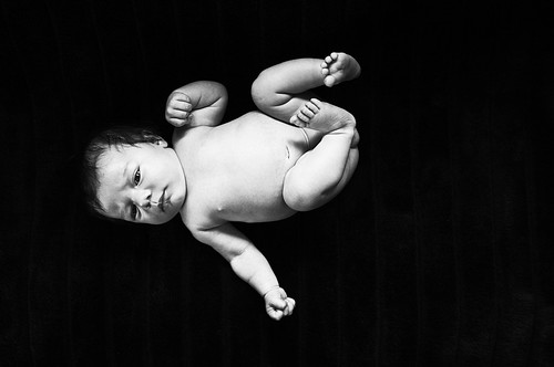 無料写真素材|人物|子供赤ちゃん|モノクロ