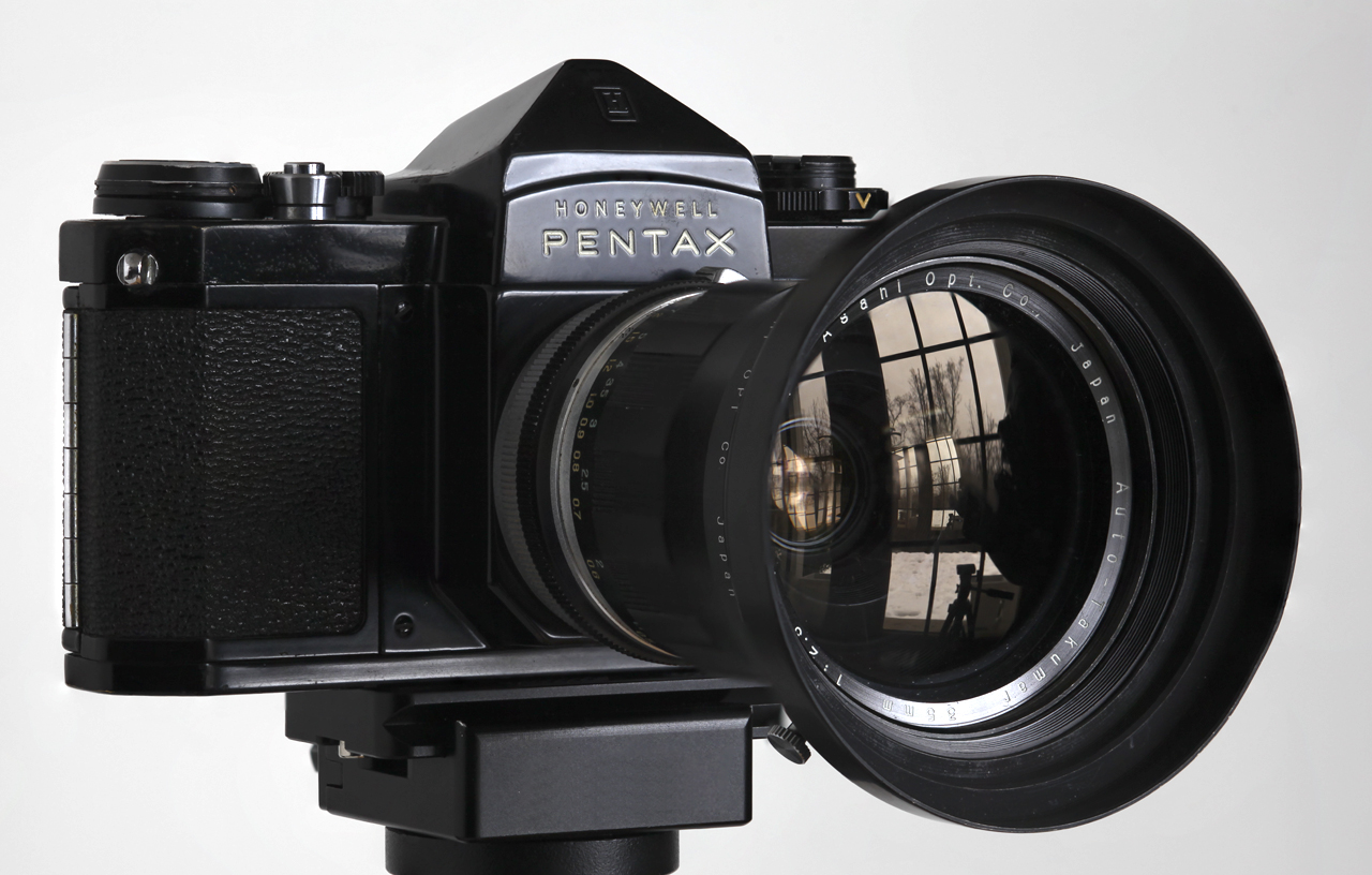 Honeywell H3V with Auto-Takumar 1:2.3/35mm with original Lens Hood