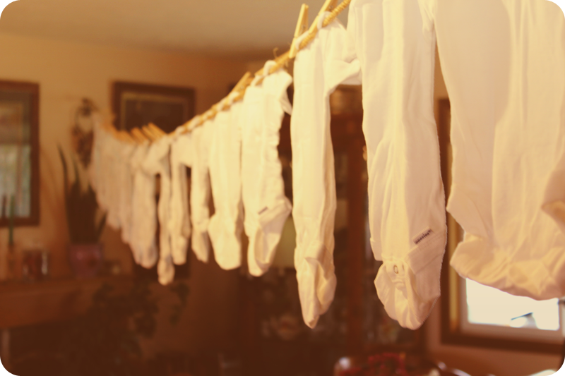 {baby shower} onsie clothesline