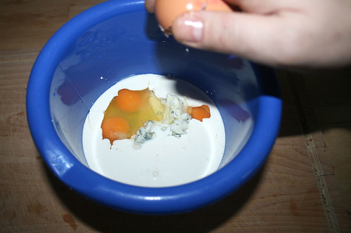 39 - Eier aufschlagen / Add eggs