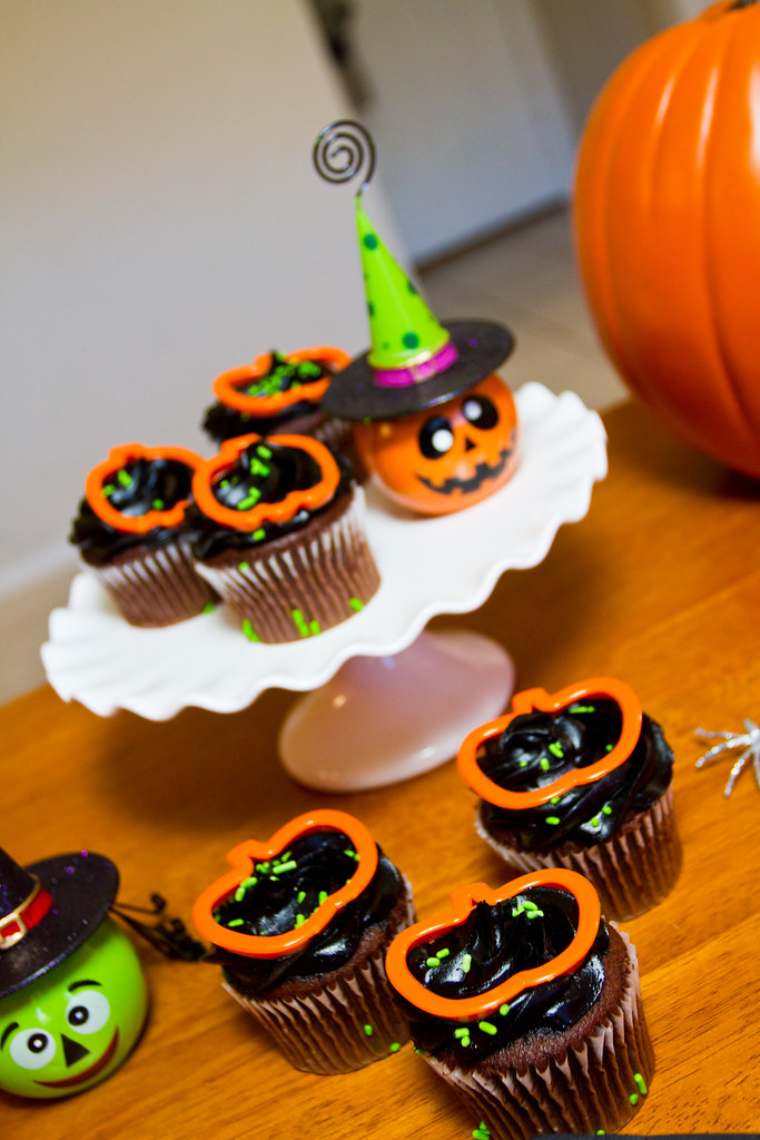 #MealsTogether Halloween Party Cupcakes.jpg