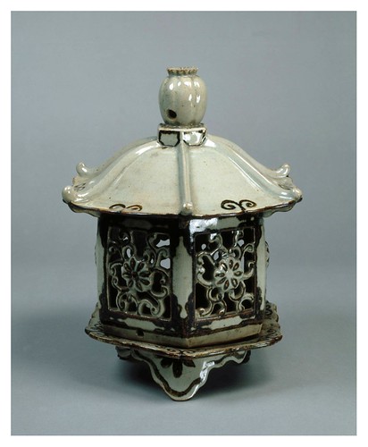 013-Lampara de ceramica-periodo Edo siglos 18-19-Cortesía del Tokyo National Museum