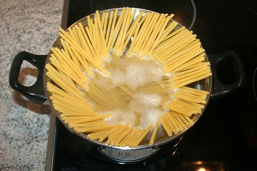 15 - Makkaroni kochen / Cook macaroni