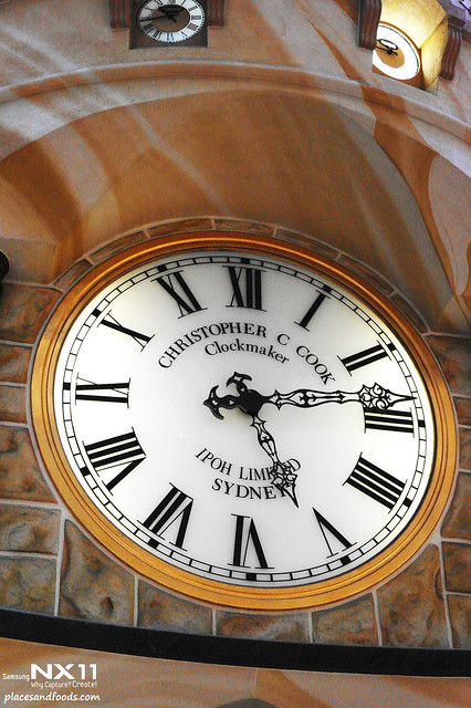 queen victoria's building clock