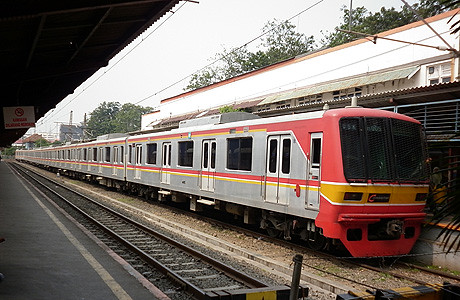 Asyiknya Berkeliling Jakarta dengan KRL/Commuter Line