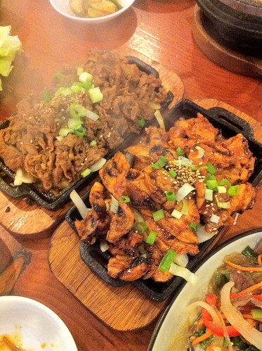 Dak goo Ee & Bul Koki: BBQ chicken and marinated beef in mild sauce)