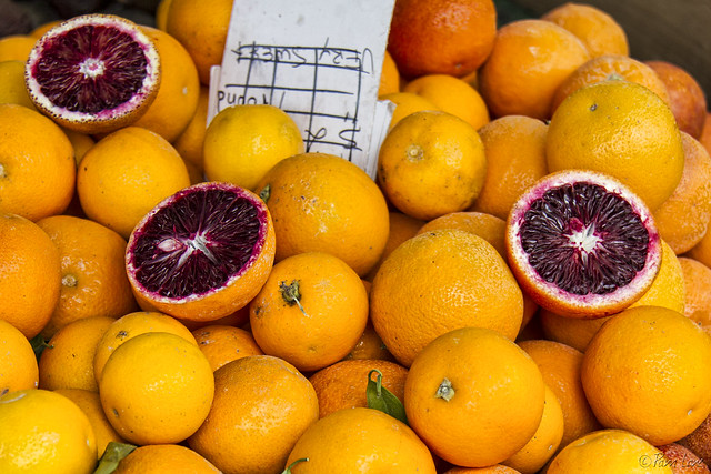 Farmer's market oranges