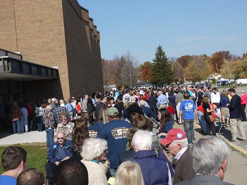 crowds outside Lorain High School waiting to see VP Biden