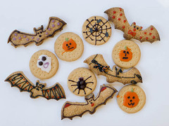 Decorated rich tea biscuits