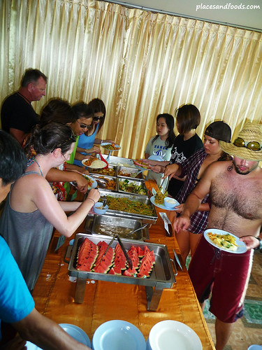 phi phi island lunch buffet