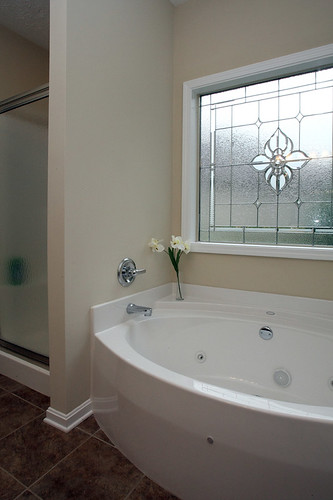 Jetted tub in master suite at Flatrock Ridge