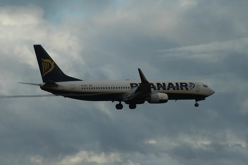 Ryanair Boeing 737-8AS EI-DLF Condensation Landing Edinburgh Turnhouse Airport