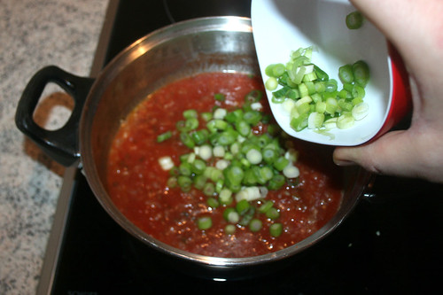 26 - Spaghetti al tonno - Frühlingszwiebeln hinzufügen / Add spring onions