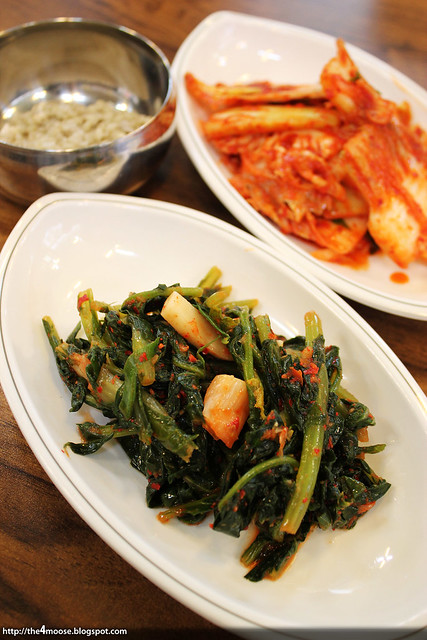 마당닭 칼국수 - Kimchi