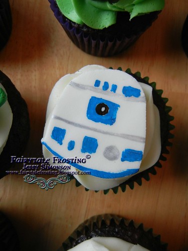 Star Wars Cupcake R2D2