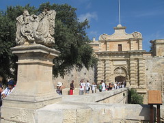 2012-04-malta-135-mdina-central-gate