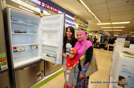 Gambar Siti Saleha di Majlis Lucky Winner Shopping Spree