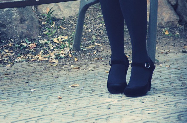 Look falda estampada + negro